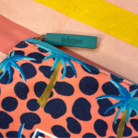 LuLaRoe Leopard Print And Palm Tree Print Cruise Cosmetic Pouch Limited Edition - Picture 2 of 7